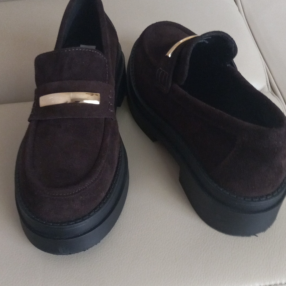Steve Madden Chocolate Suede Platform Loafers with Gold Bar Detail Size 6.5 - Picture 14 of 15